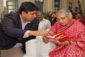 Mr. Sunil Nihal Duggal with Lt. Smt. Sheela Dixit former Cheif Minister Delhi, 2009